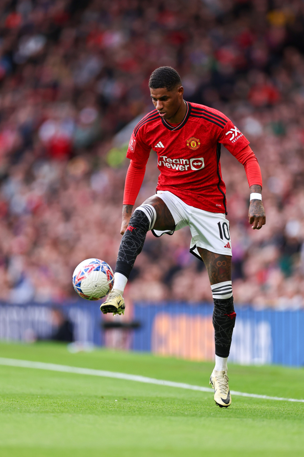 关于足总杯清晨走向成谜；利物浦外线爆发；底气十足；更衣室氛围转暖的信息